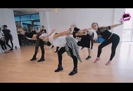 Vogue Chore by Albina Prokopenko 