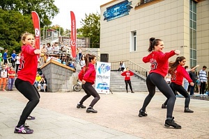 День Молодежи города Владивостока украсили танцами девушки из студии "Mix Dance"